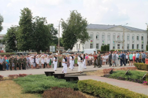 Место народной памяти: возле памятника воинам-освободителям прошел торжественный митинг